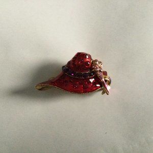 Vintage Red hat pin brooch 4cm x 2cm